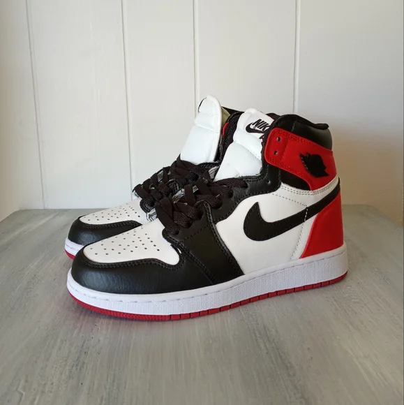 Jordan 1 Retro High Satin Black Toe 2019 Women's Size 6 - Picture 2 of 15